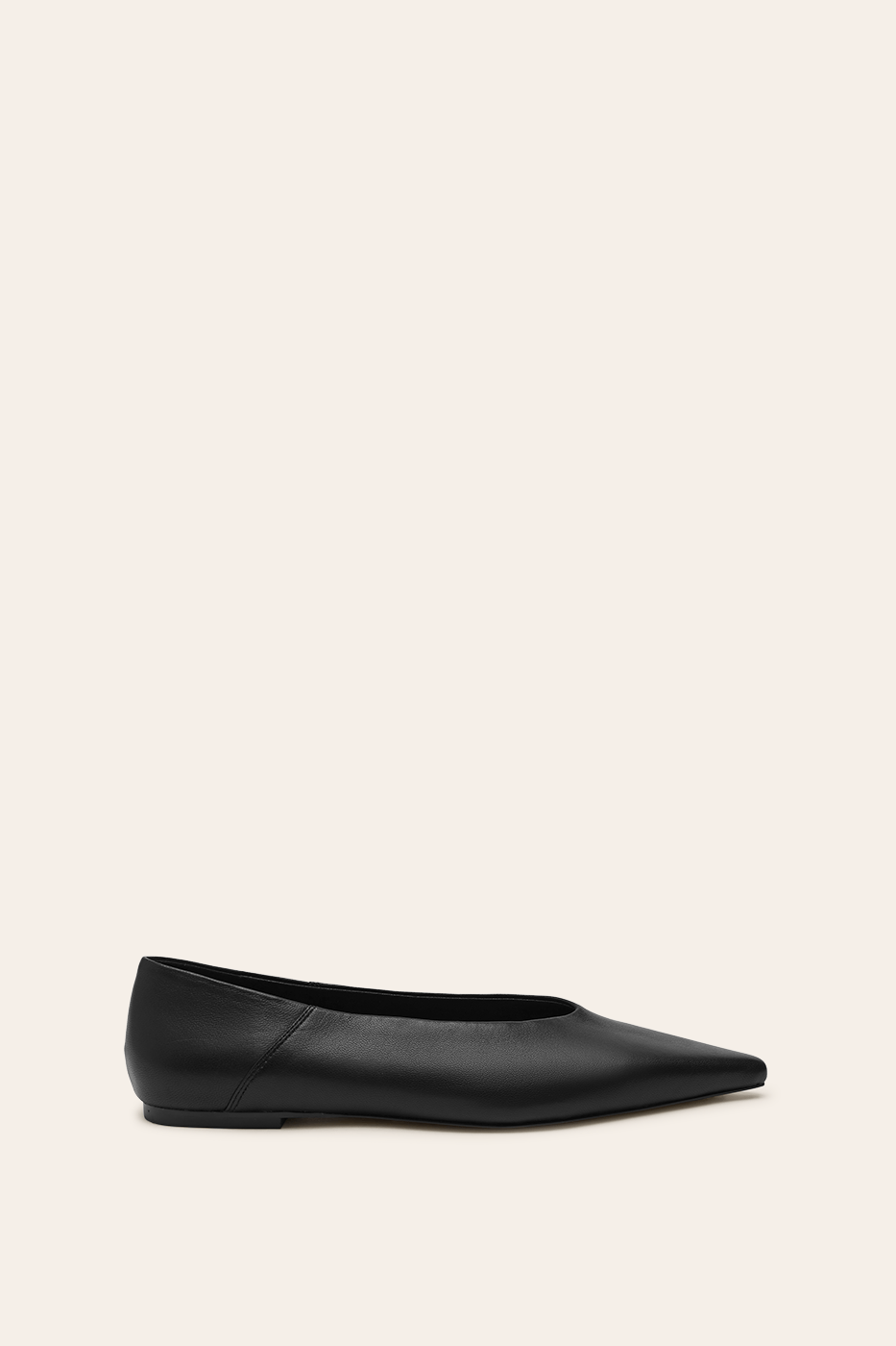 Clara Flat Black