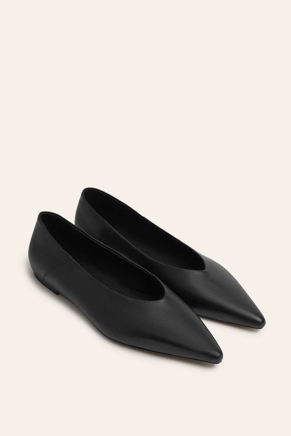 Clara Flat Black