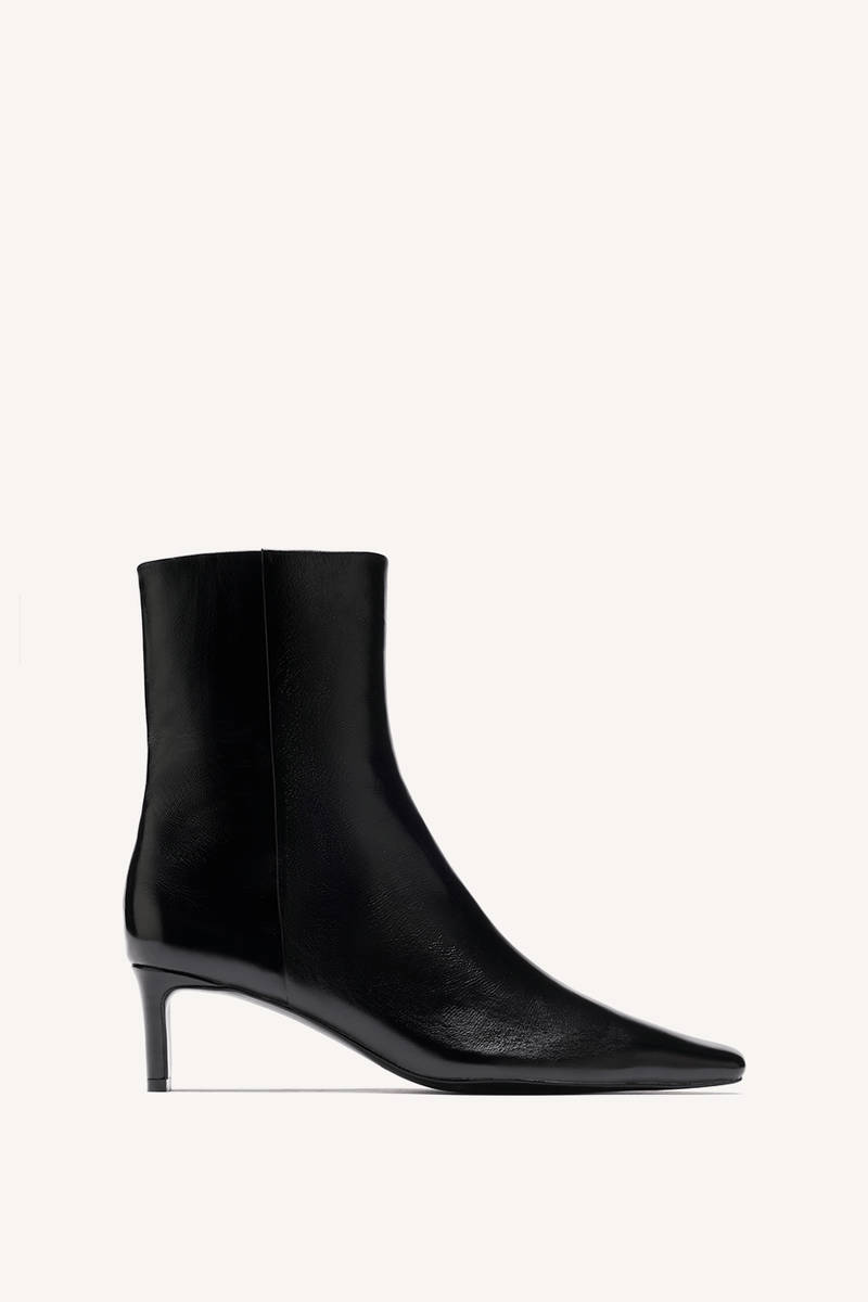 Leona Boot Black Crinkle