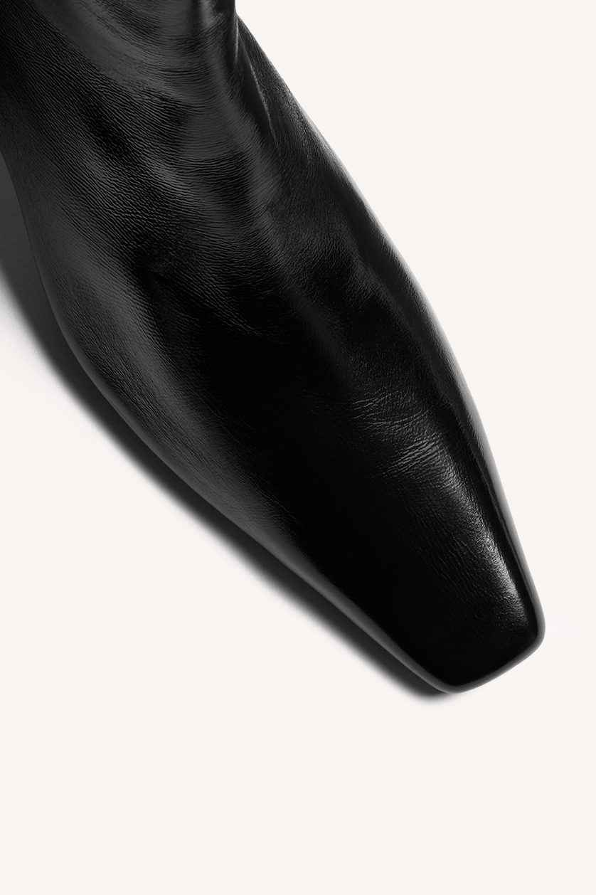 Leona Boot Black Crinkle