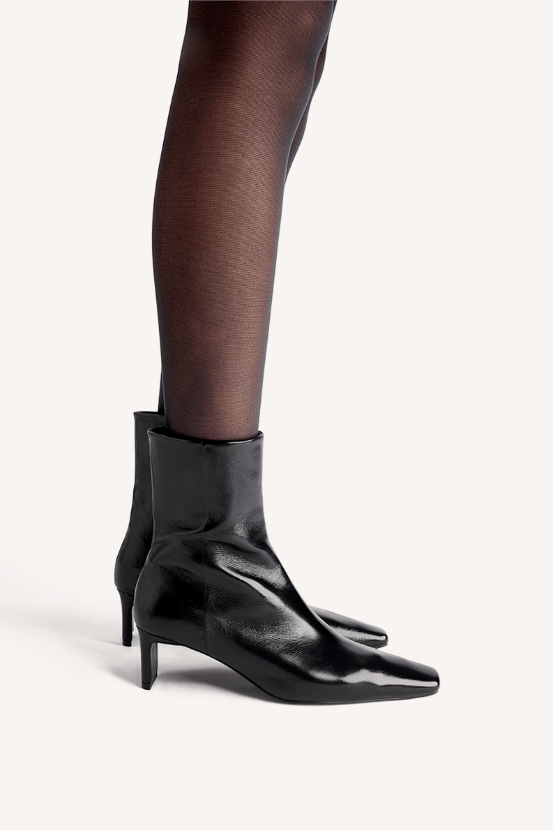 Leona Boot Black Crinkle