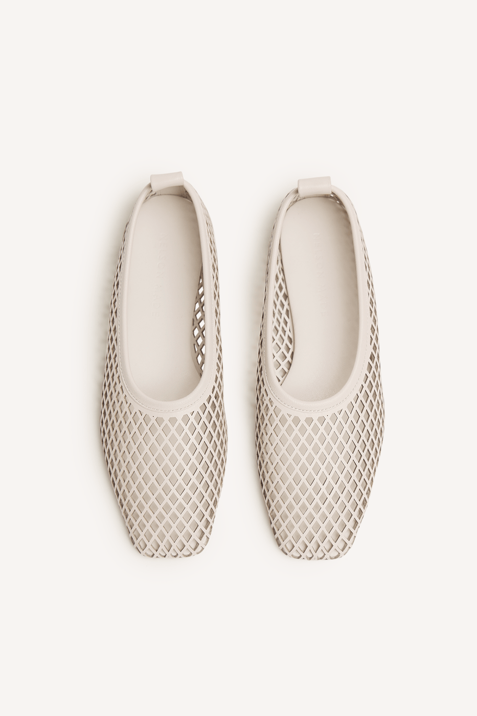 Lou Perforated Flat Crema