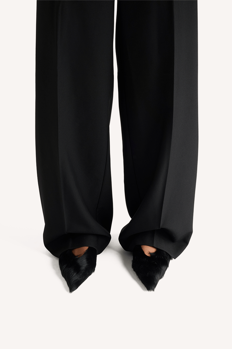 Mila Mini Black Pony