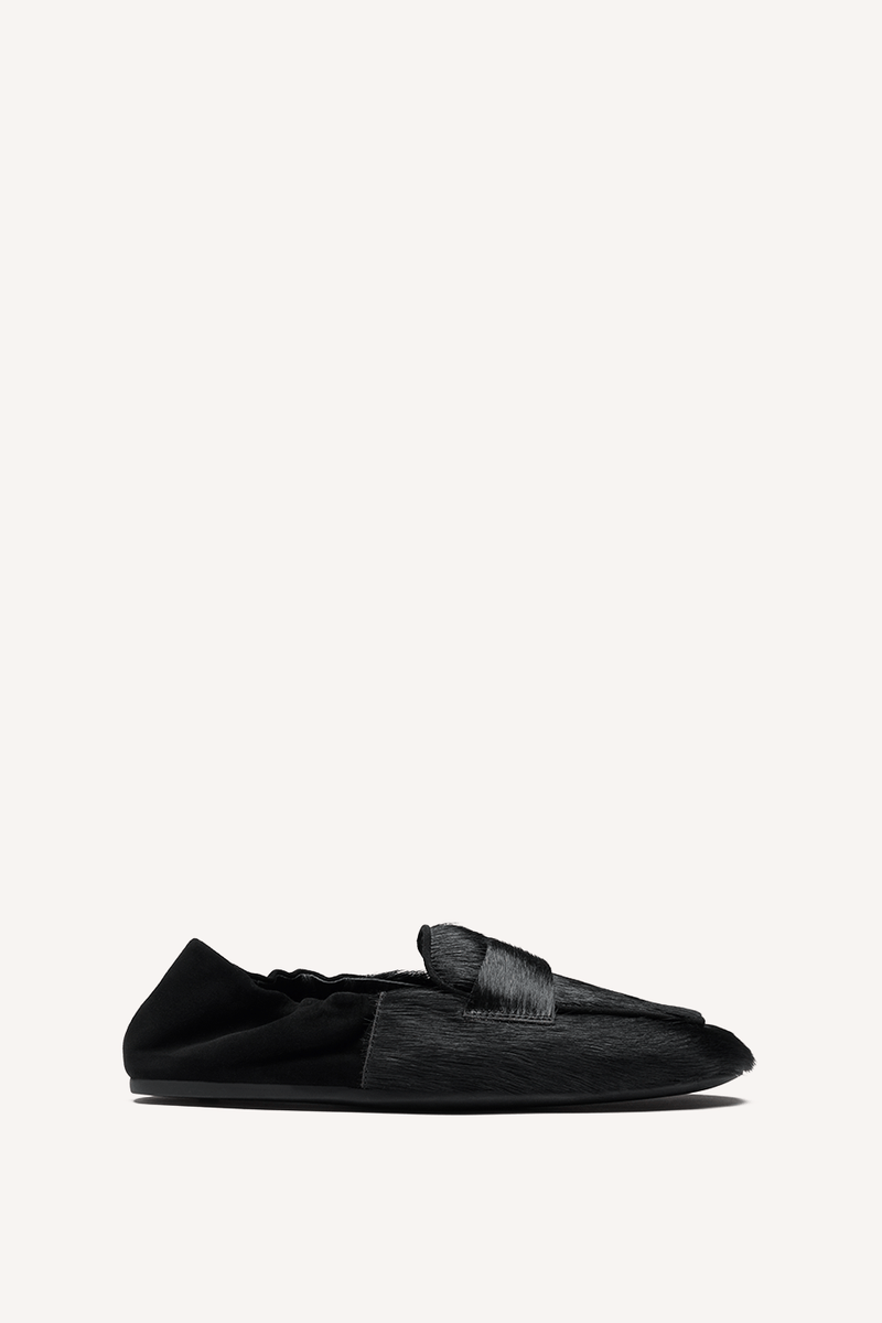 Nomi Flat Black Pony