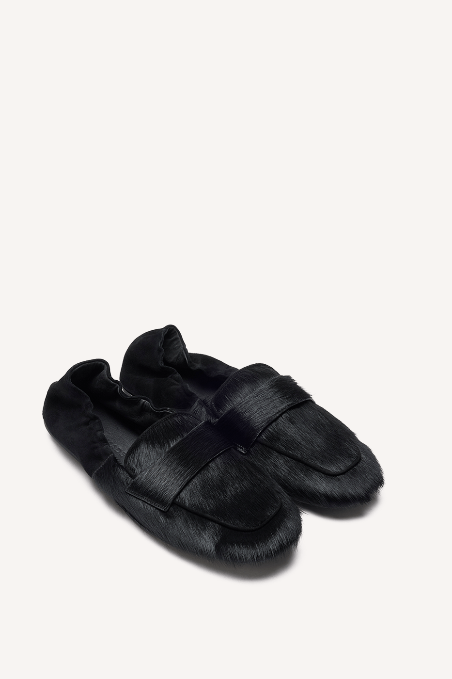 Nomi Flat Black Pony