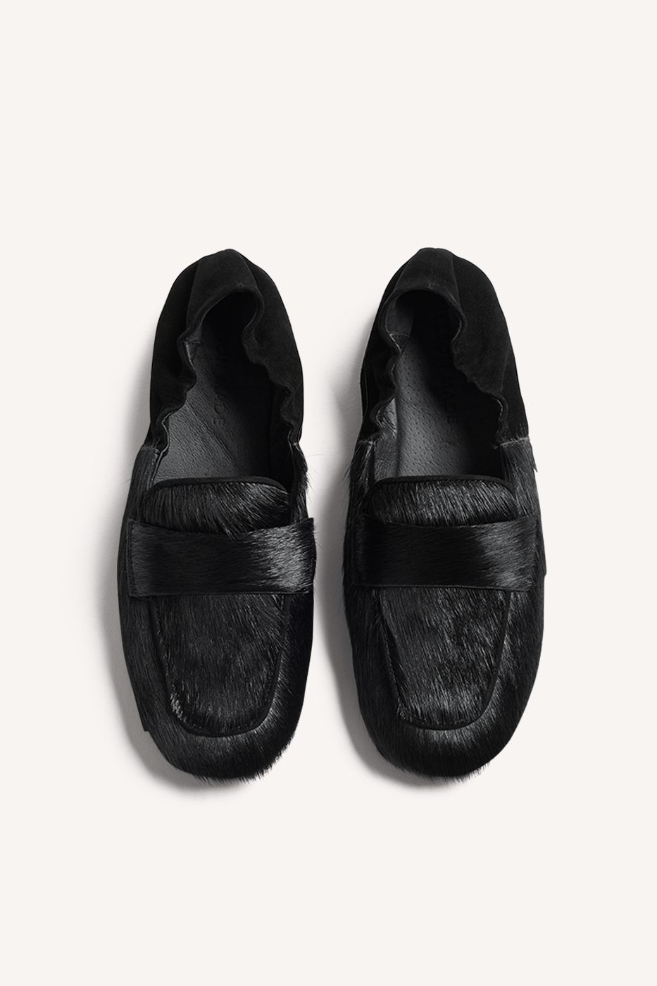 Nomi Flat Black Pony