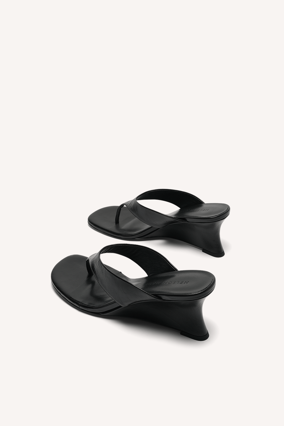 Nova Wedge Black Crinkle