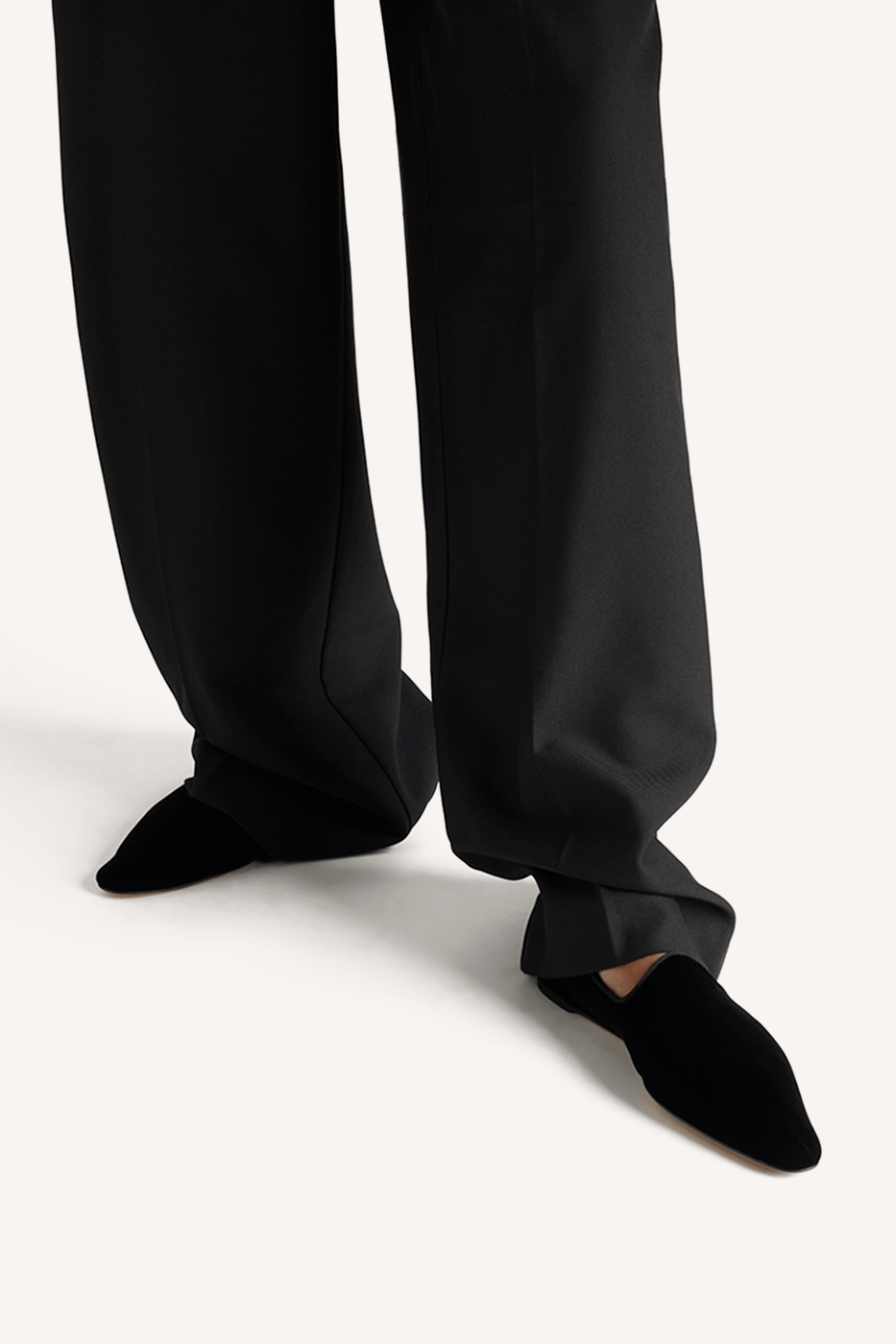 Zora Flat Black Velvet