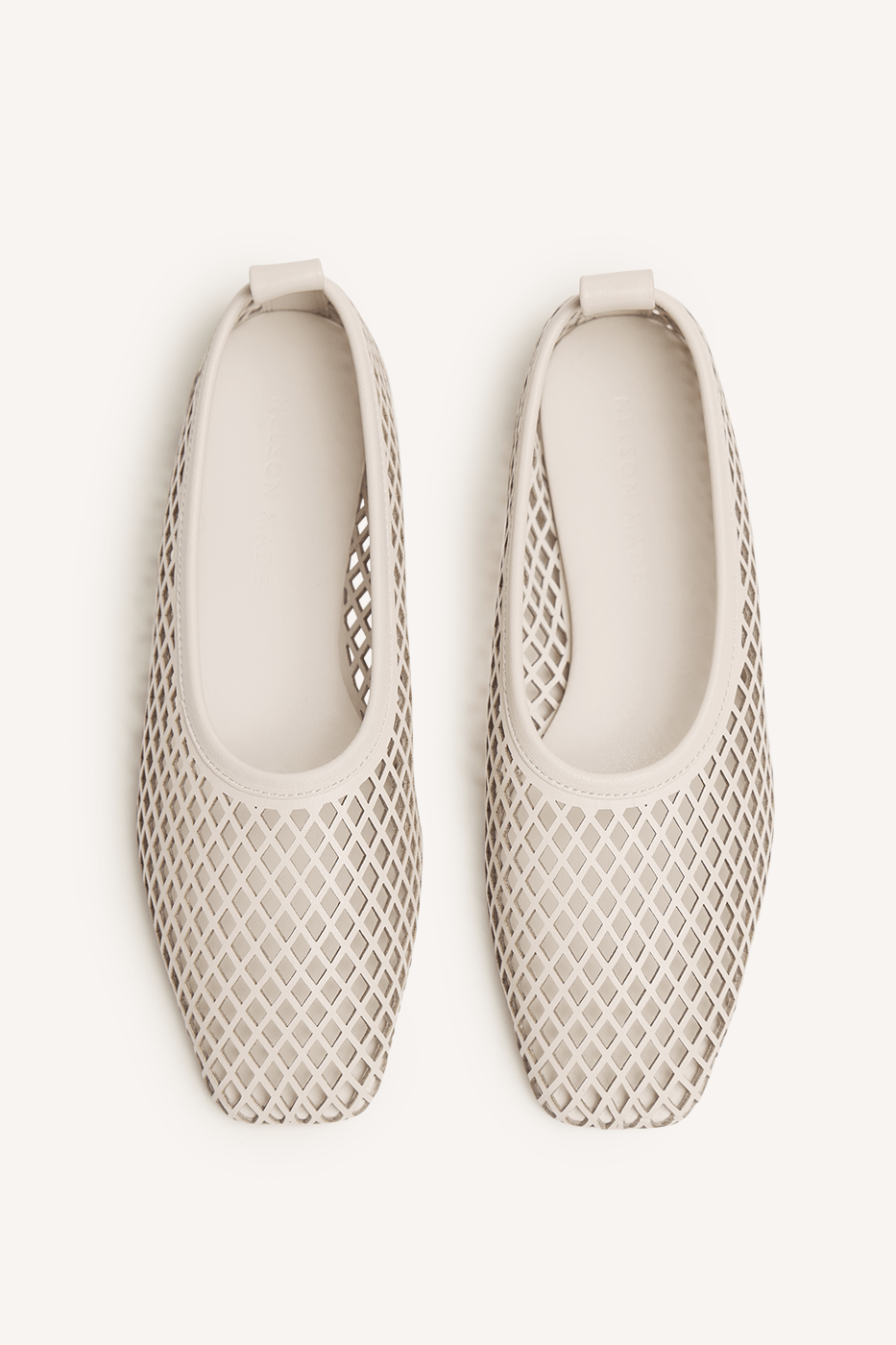 Lou Perforated Flat Crema