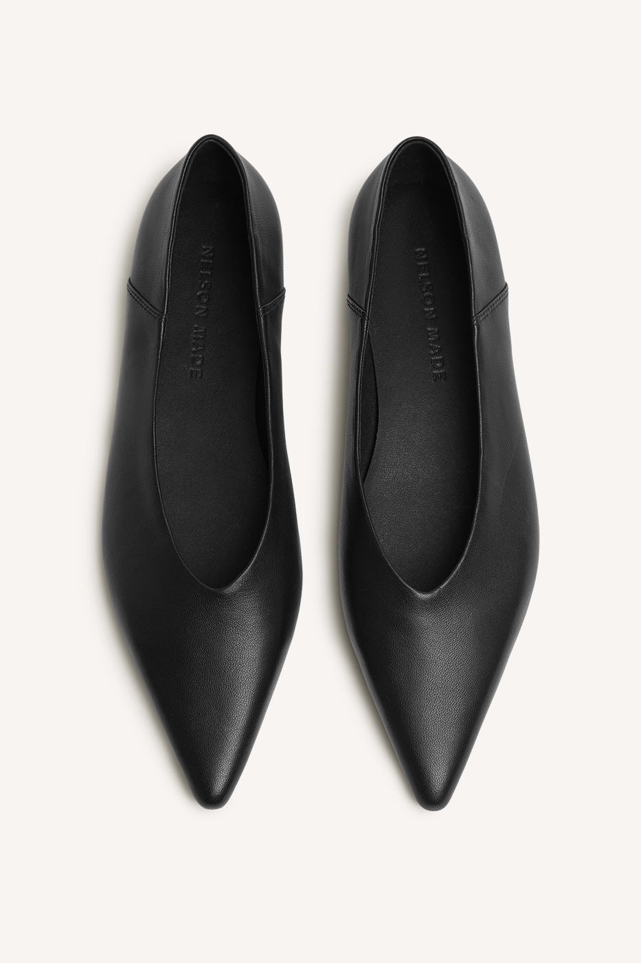 Clara Flat Black